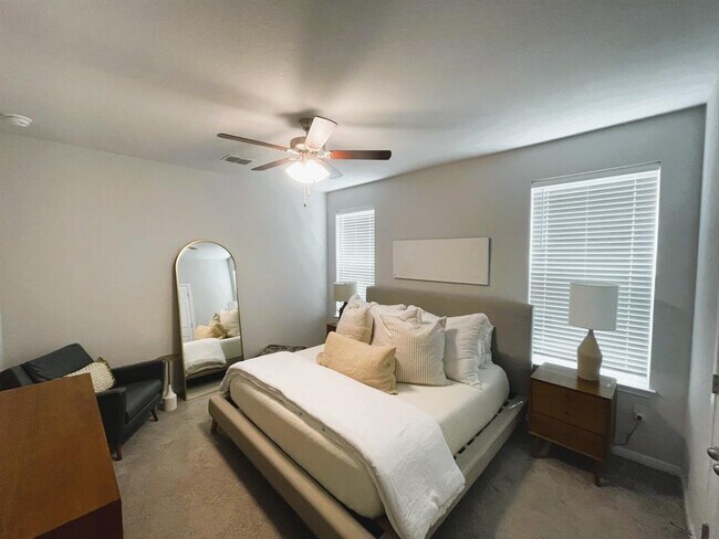 Building Photo - 10100 Dawn Pearl Dr