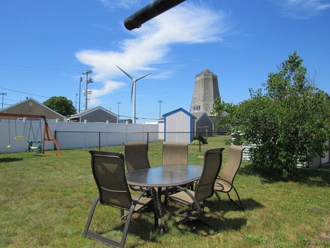 Building Photo - 9 Saltworks Ln