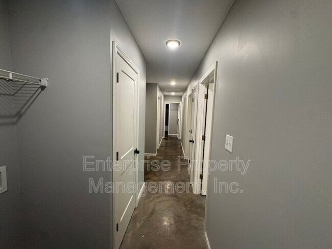 Building Photo - 3187 E Shirley Cir