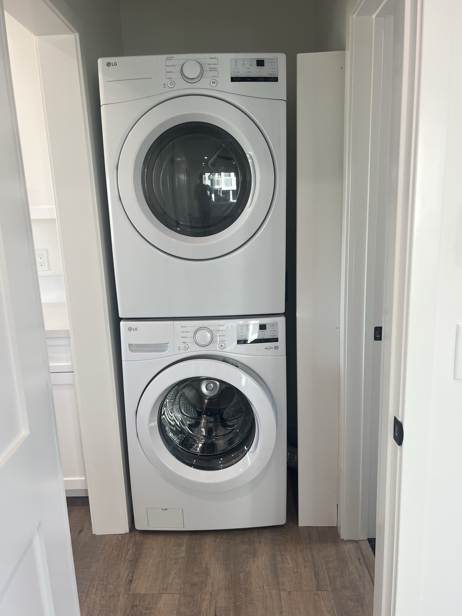 Building Photo - 1605-1/2 Blossom Lane