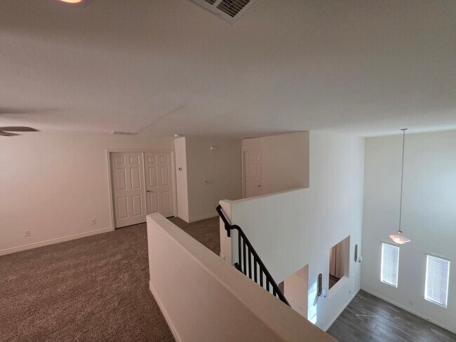 Building Photo - 2756 E Hickory St