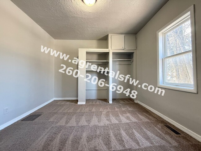 Building Photo - 2 Bedroom House- $300 Off first months rent