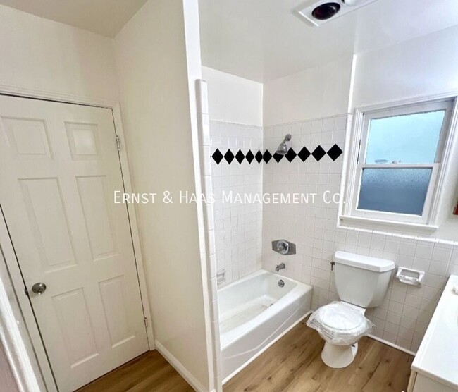 Building Photo - 2220 E McKenzie St