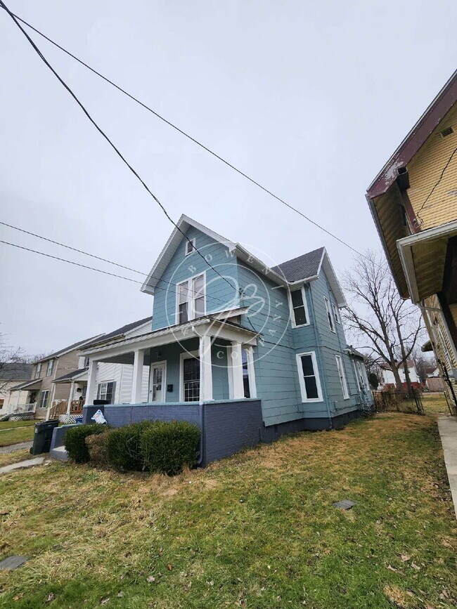 Building Photo - 2 bed upper unit! Private Entrances! Fully updated!