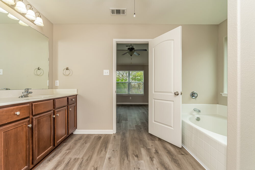 Building Photo - 1613 Mesquite Ln