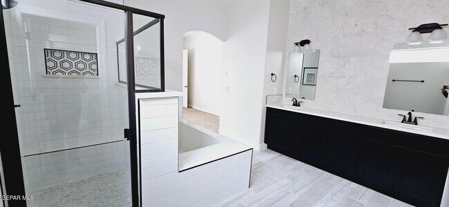 Building Photo - 1822 Bridle