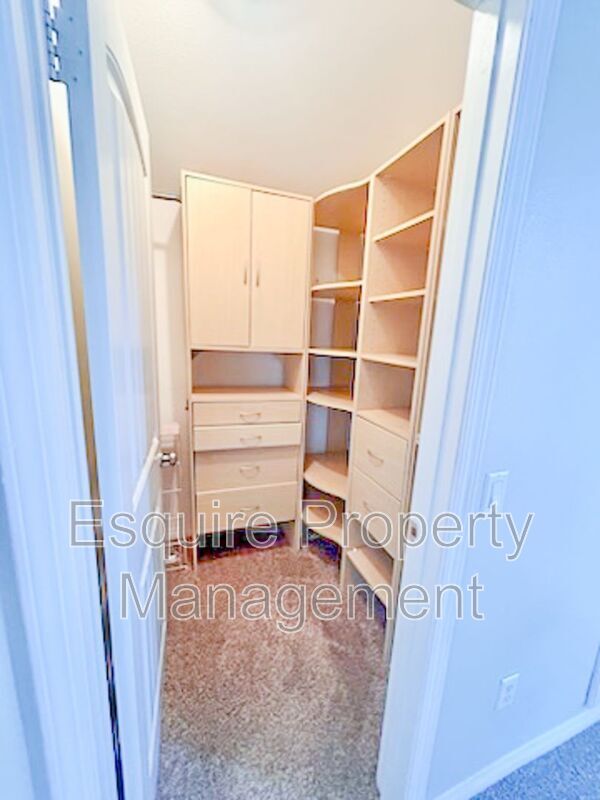 Building Photo - 530 Owens River Dr