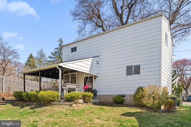 Building Photo - 268 Maple Ave