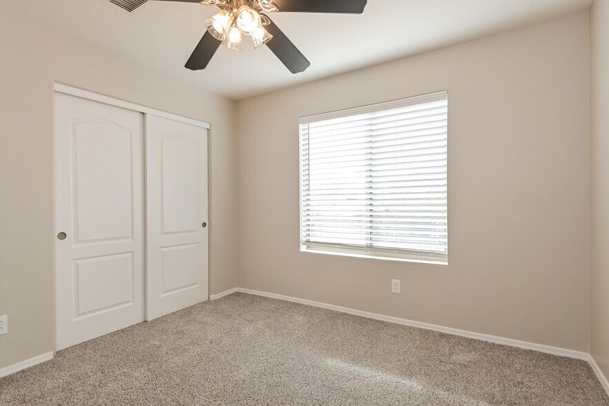 Building Photo - 641 W Emerald Key Dr