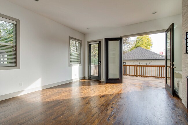 Building Photo - 336 Vivelle Ave