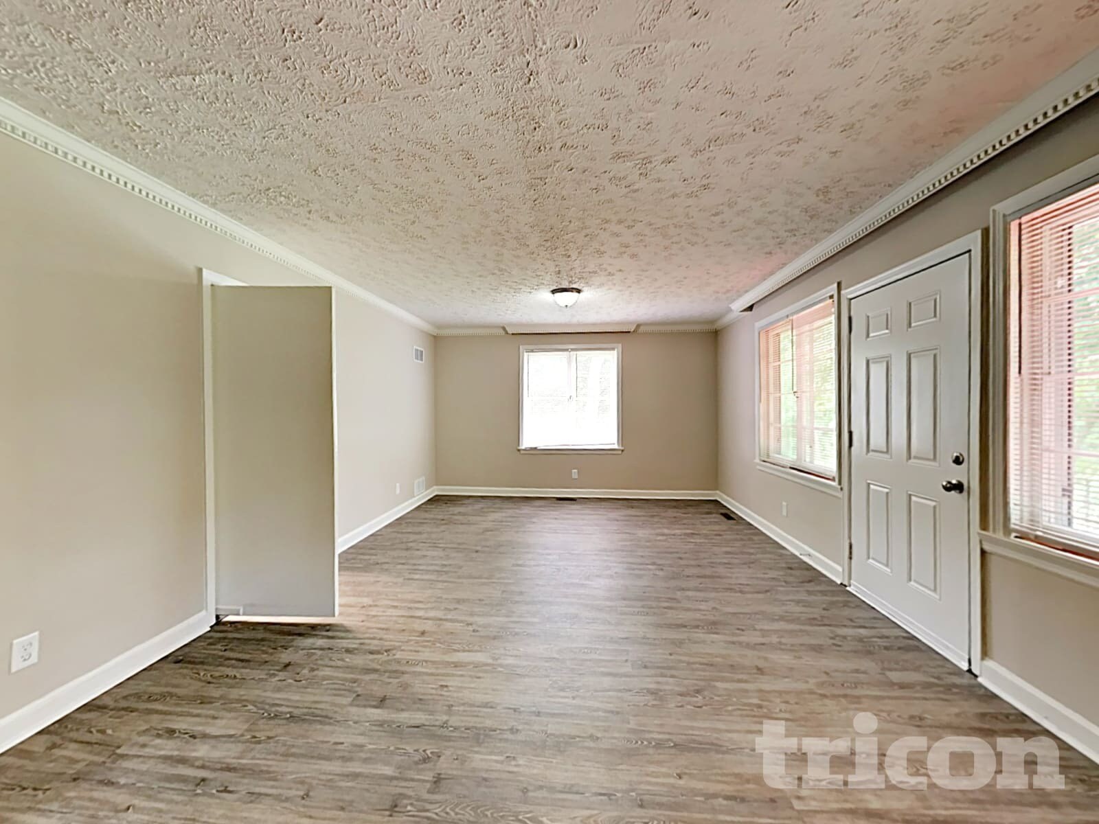 Building Photo - 1122 Paramount Cir