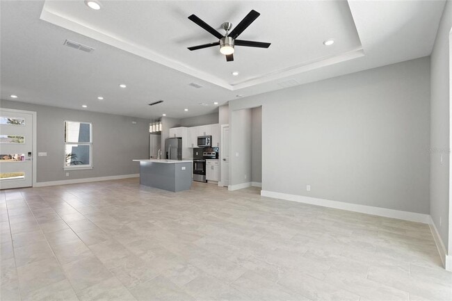 Building Photo - 3707 Fontainebleau St