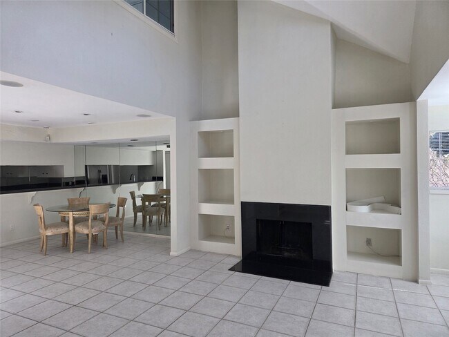 Building Photo - 1114 Augusta Dr