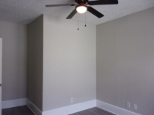 Building Photo - 411 N Confederate Ave