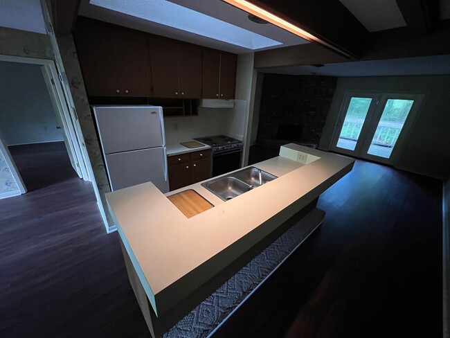 Building Photo - Hampton 1351-1353