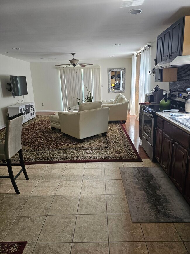 Building Photo - 15 Robbinwood Ter