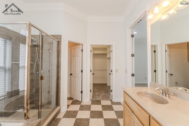 Building Photo - 4937 Silver Crest Dr