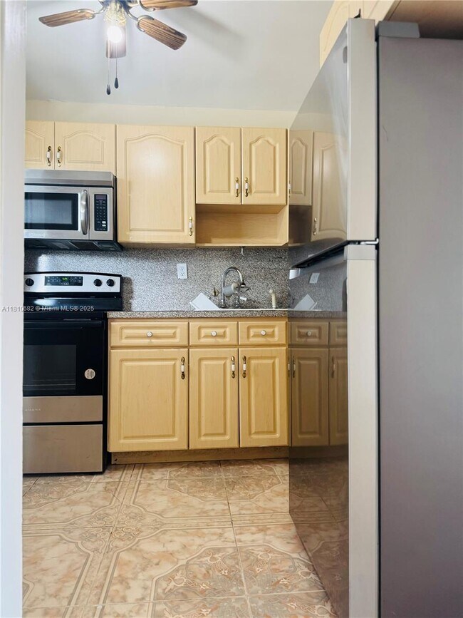 Primary Photo - 1735 W 60th St