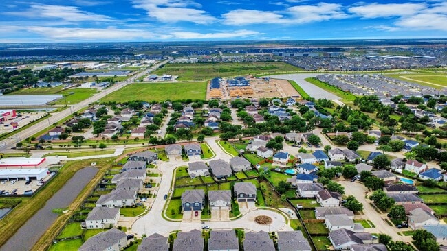 Building Photo - 7027 Cedar Breeze Ct