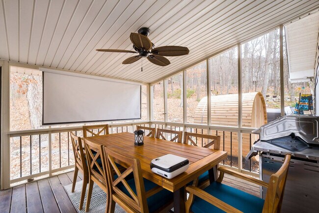 Building Photo - 2964 Hopkins Dr