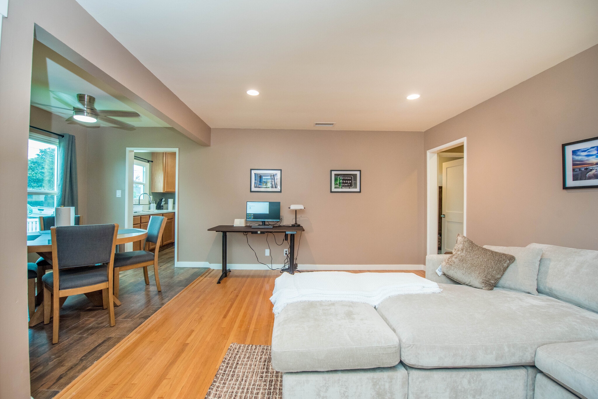 Building Photo - 250 N Clark St