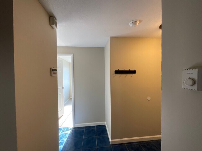 Building Photo - Peppermill Village 2 bedroom