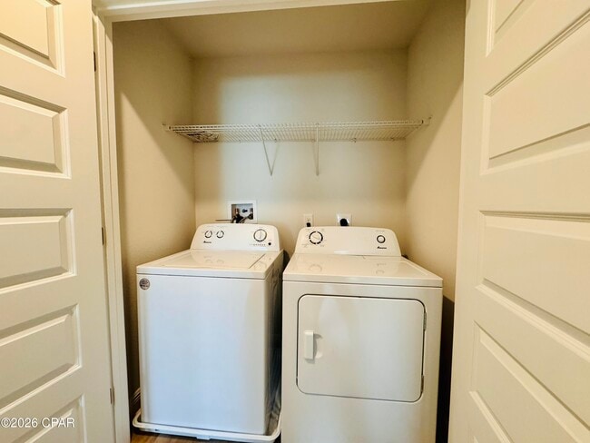 Building Photo - 10 Renea Cv