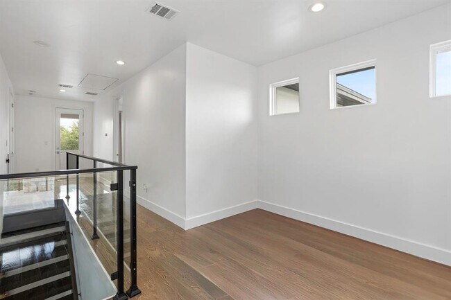 Building Photo - 14430 Tuscola Cir