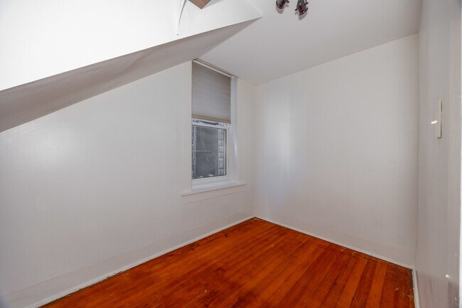 Building Photo - 1820 S Allport St