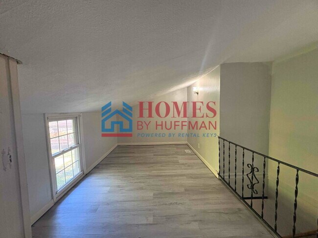 Building Photo - Three Bedroom | House | Pet Friendly