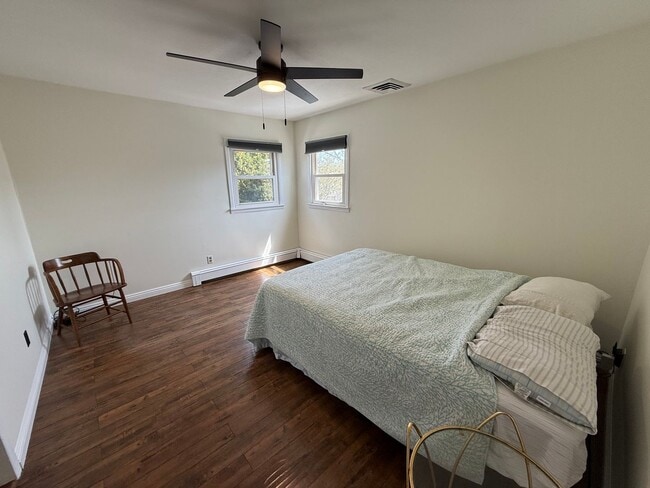 Building Photo - Spectacular 3 Bed/3 Bath Home in Long Beach!