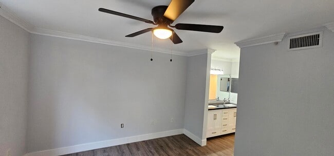 Building Photo - 400 Scotia Dr