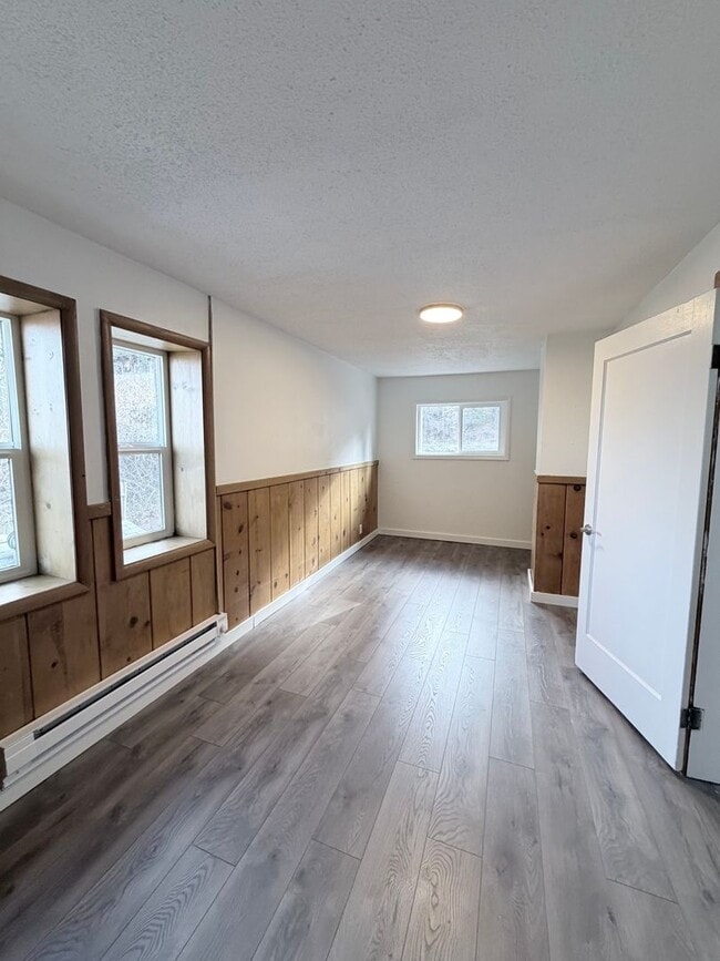 Building Photo - Lakeview 4-Bedroom Home Steps from Moore Park – Updated Throughout! 2.8 miles from Sky Lakes and OIT