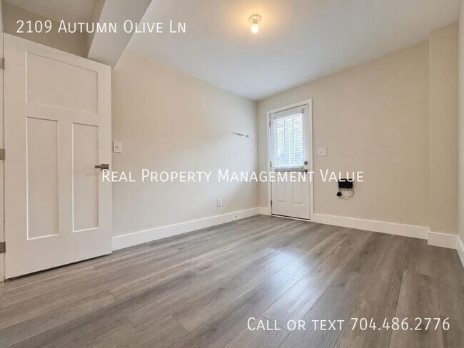 Building Photo - 2109 Autumn Olive Ln