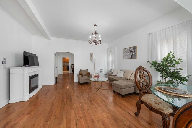Building Photo - 23 W 51st St