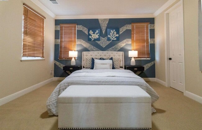 Building Photo - Pleasanton Ridge 5 bed/5 bath, Solar, Amen...