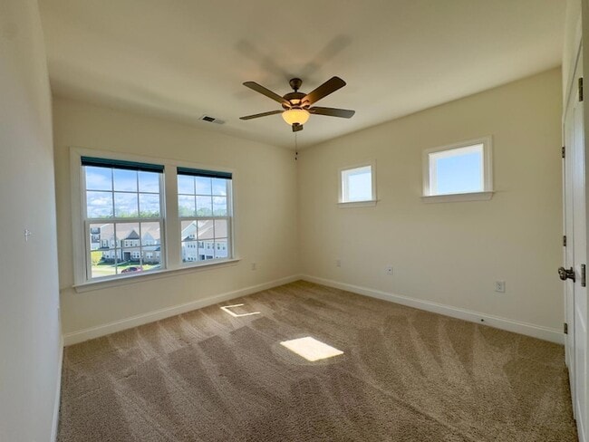 Building Photo - 2550 Frg Vlg Wy