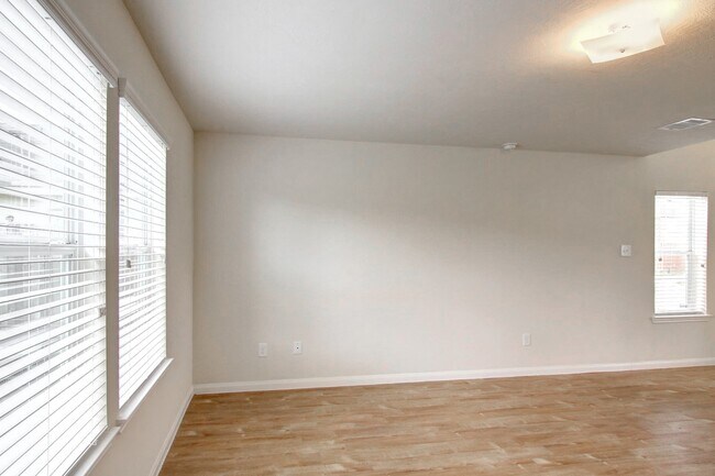 Building Photo - 2427 Sailors Way