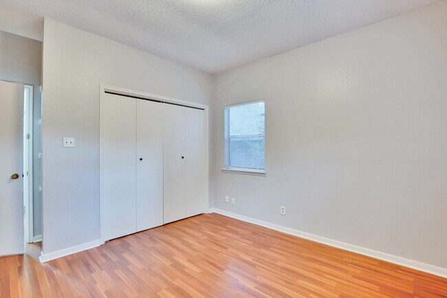 Building Photo - 3113 Robinson Ave