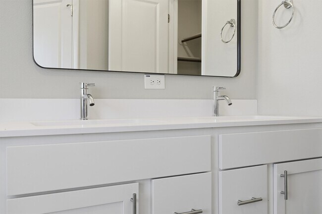 Building Photo - 9906 Clark Cyn Ln