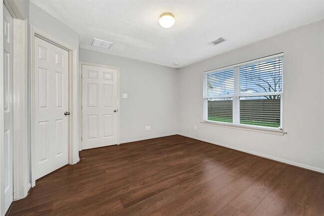 Building Photo - 702 Heatherton Hill Ln