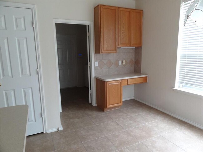 Building Photo - 323 Thorpe Springs Dr