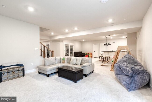 Building Photo - 7679 Cross Creek Dr