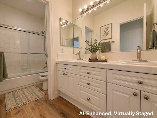 Building Photo - Gorgeous Rarely Available Bayshore Townhome- Just in Time for Summer!