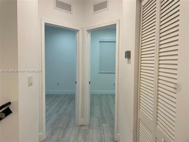 Building Photo - 10440 NW 78th Terrace