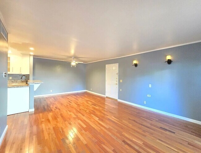 Building Photo - "Charming 2-Bed, 2-Bath Gem in Tarzana - Cozy 830 Sq Ft Retreat!"