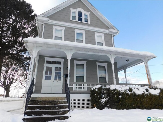 Building Photo - 300 S 9th St