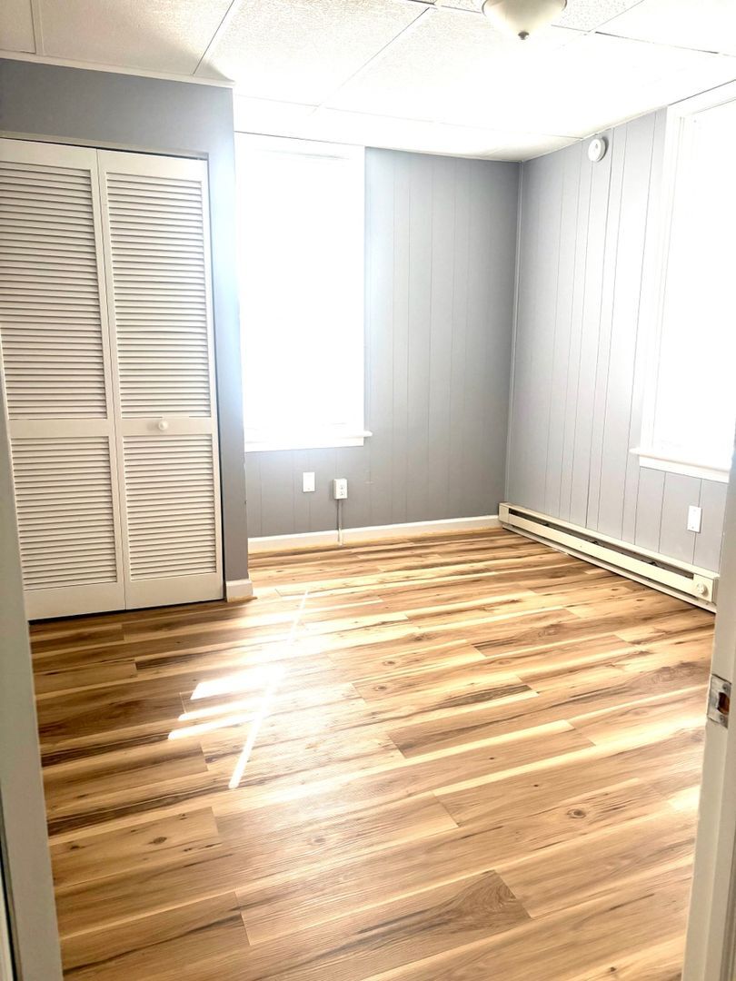 Building Photo - 201 W 5th St