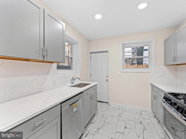 Building Photo - 2211 Pierce St