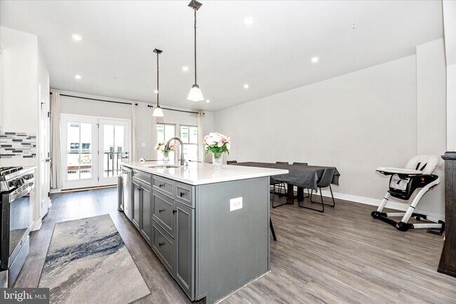 Building Photo - 6042 Fallfish Ct